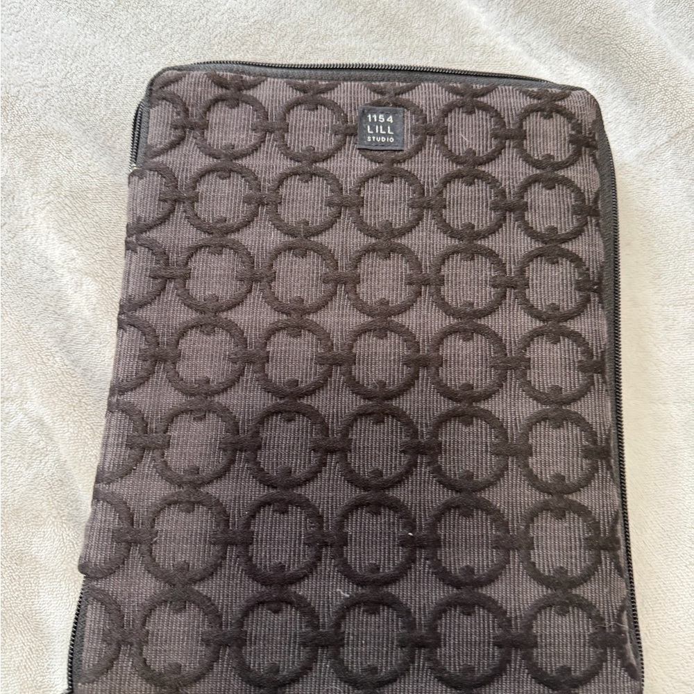 1154 Lill Studio Black textured tablet Portfolio